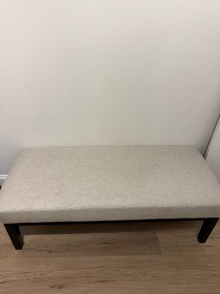 Butaca de tela y madera beige