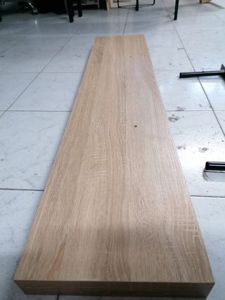 Estantería de pared de madera color natural