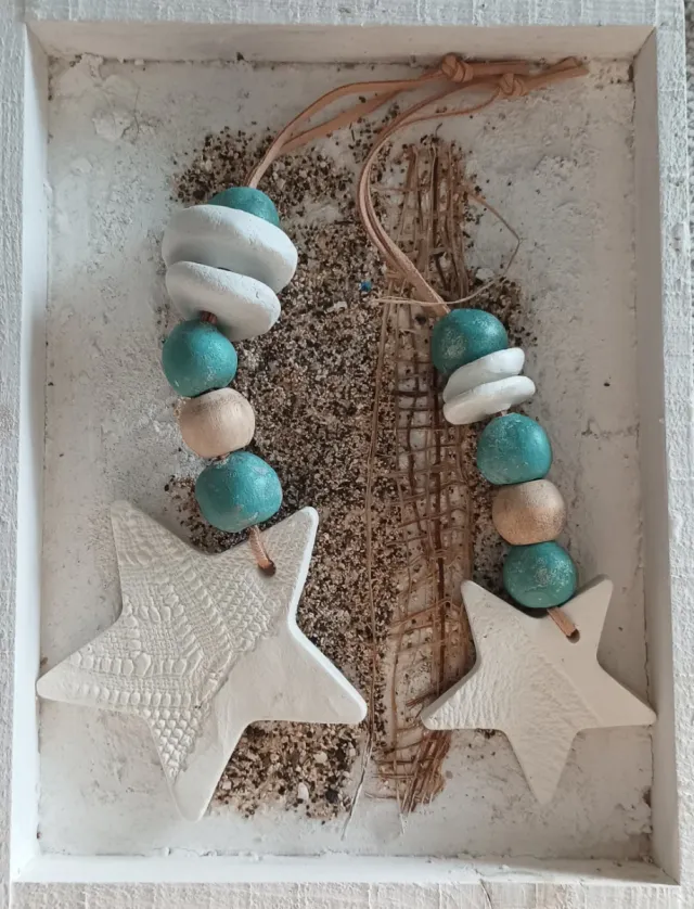 2 Adornos de puerta/armario con estrellas.