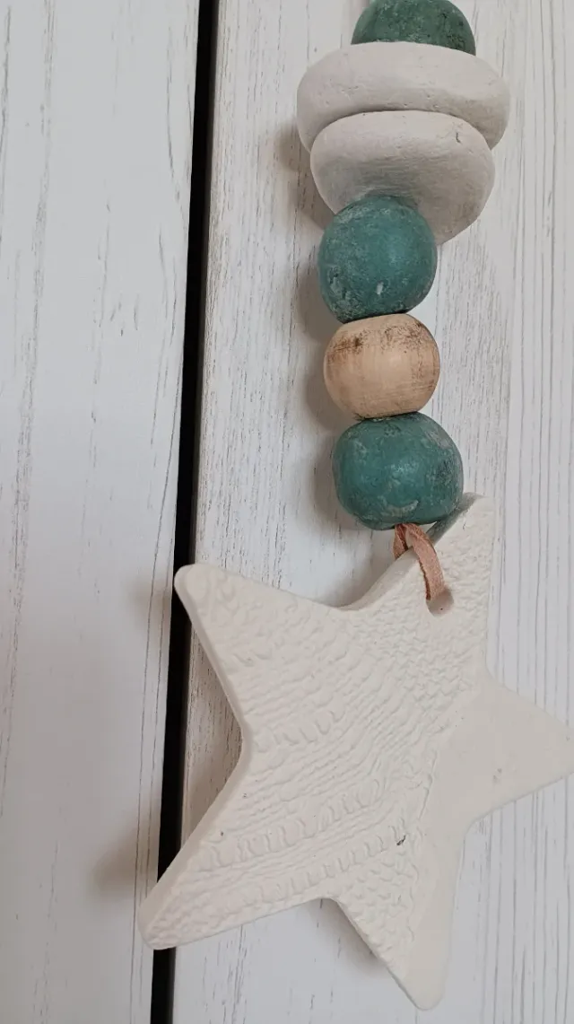 2 Adornos de puerta/armario con estrellas.