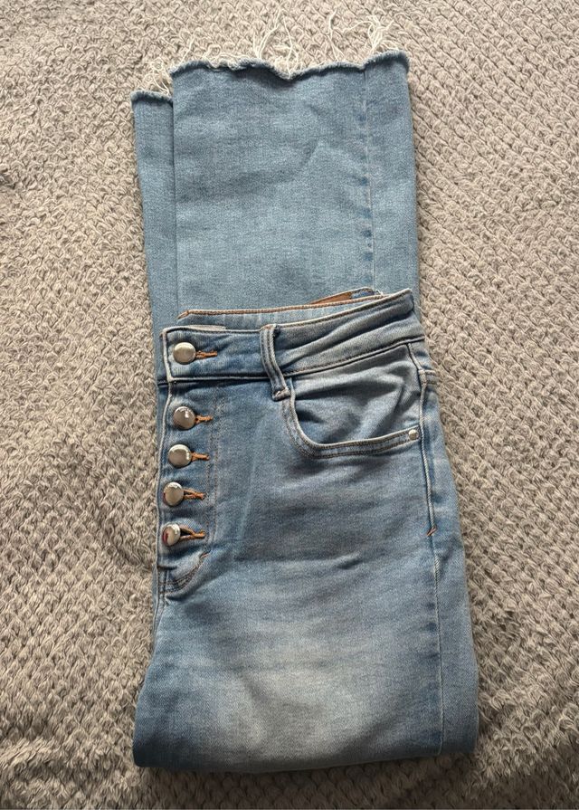 Zara Vaqueros Flare Botones