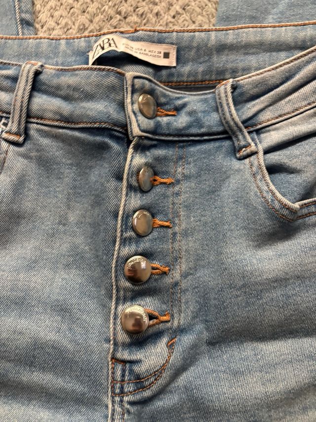 Zara Vaqueros Flare Botones