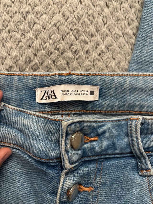 Zara Vaqueros Flare Botones