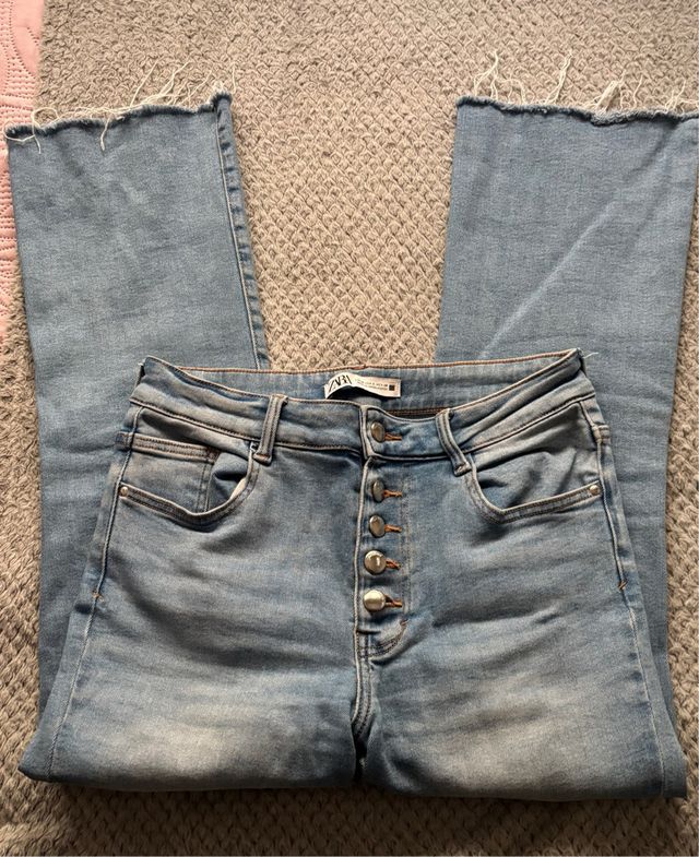 Zara Vaqueros Flare Botones