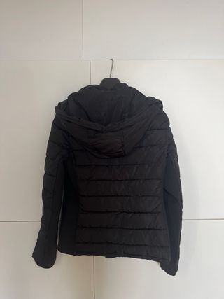 Chaqueta Urban Trend Negra con capucha