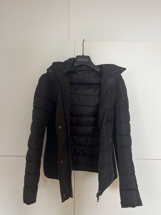 Chaqueta Urban Trend Negra con capucha