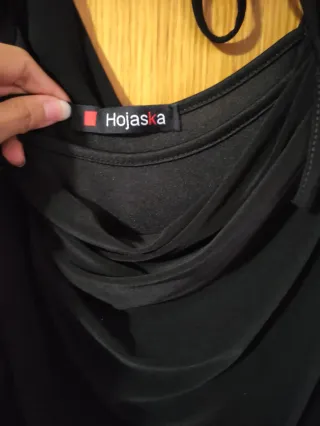 Vestido negro con falda estampada