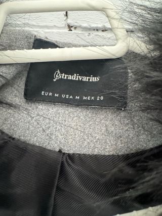 Abrigo midi gris con capucha