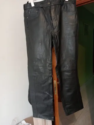 Pantalón de cuero negro talla 38