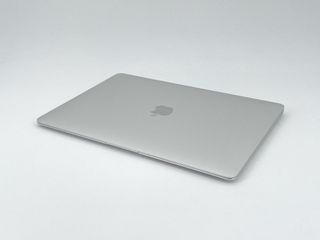 MacBook Air 13" (2020) Apple M1 8 CPU/7 GPU núcleos - SSD 256GB - RAM 8GB - Plata