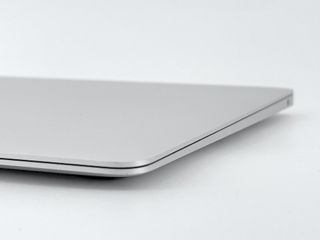 MacBook Air 13" (2020) Apple M1 8 CPU/7 GPU núcleos - SSD 256GB - RAM 8GB - Plata