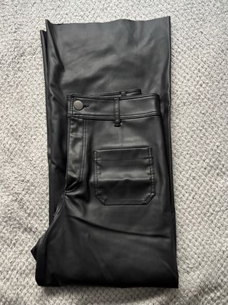 Vaqueros de cuero anchos negros