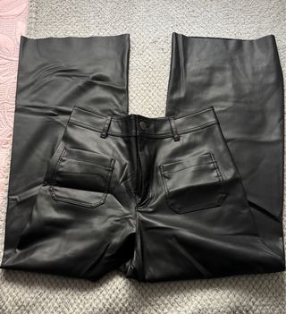 Vaqueros de cuero anchos negros