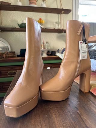 Botas Zara T37 Tacón 11cm Plataforma 4cm Nuevas