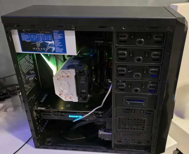 Torre PC Gaming Negra