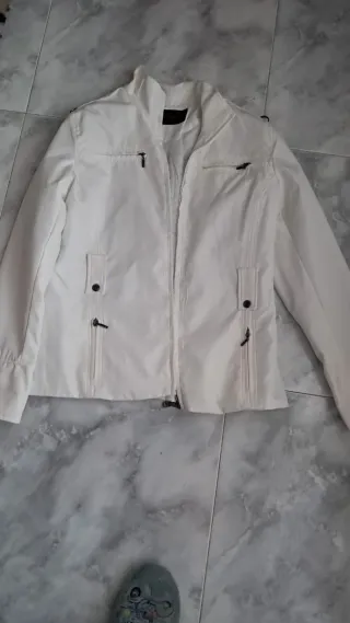 Cazadora blanca
