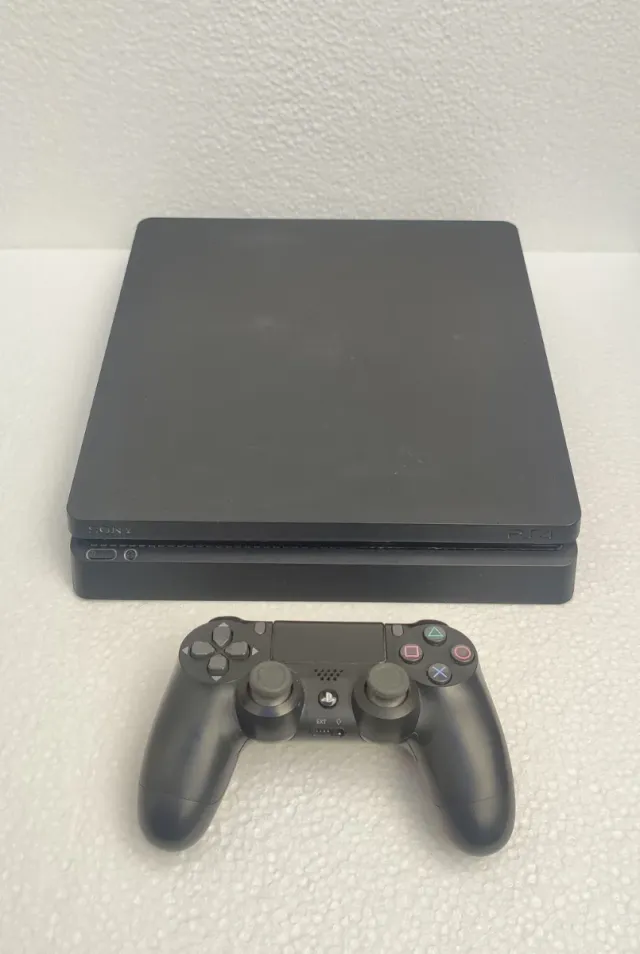 PS4 Slim 1TB + Mando Negro + FIFA 23