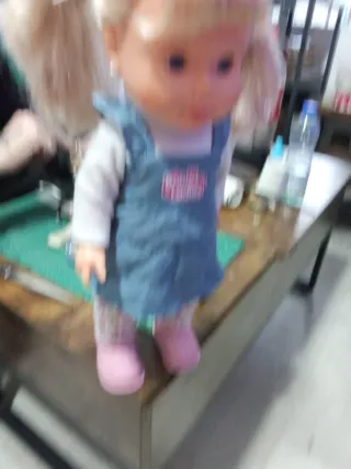 Muñeca andador y canta