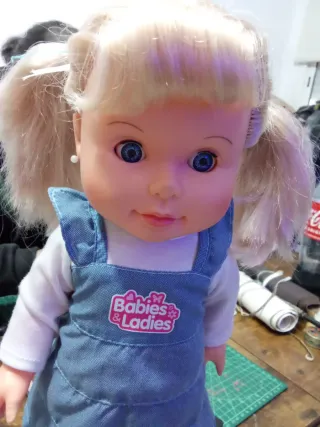 Muñeca andador y canta