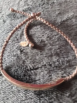 Pulsera Lotus ajustable plata chapada  y cordon.