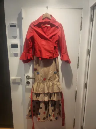 Traje de flamenca beige con volantes