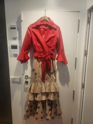 Traje de flamenca beige con volantes