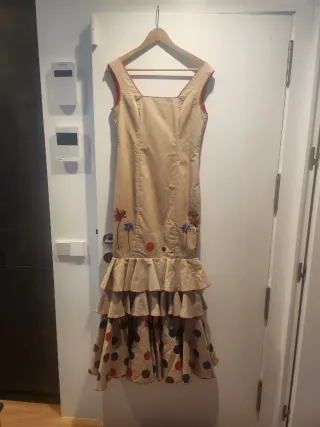Traje de flamenca beige con volantes
