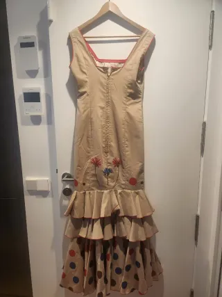 Traje de flamenca beige con volantes
