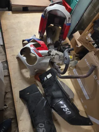 Honda Africa Twin 750 RD04