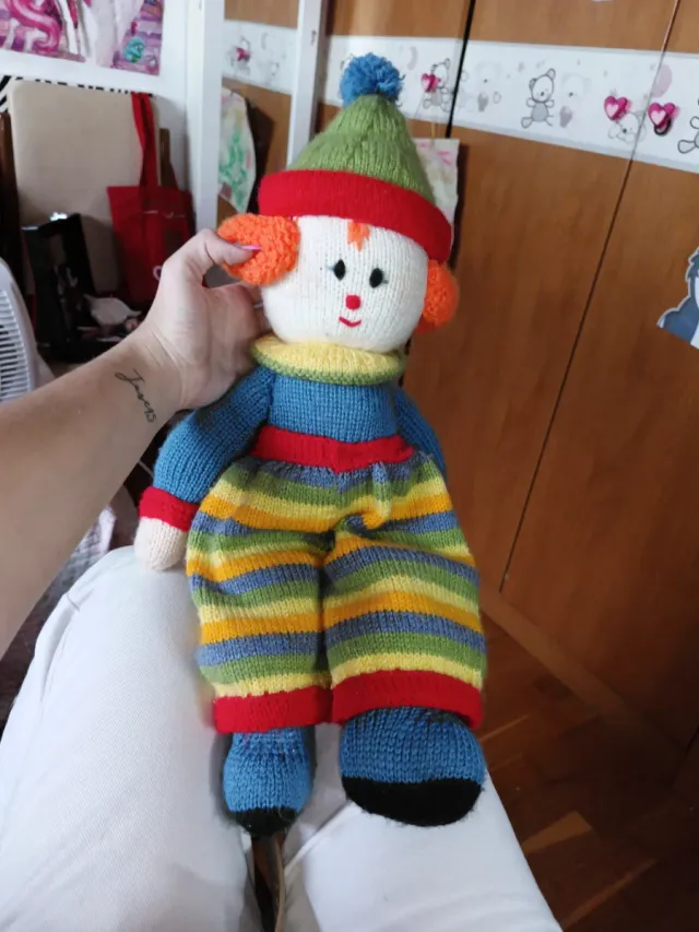 Pagliaccio di lana fatto a mano