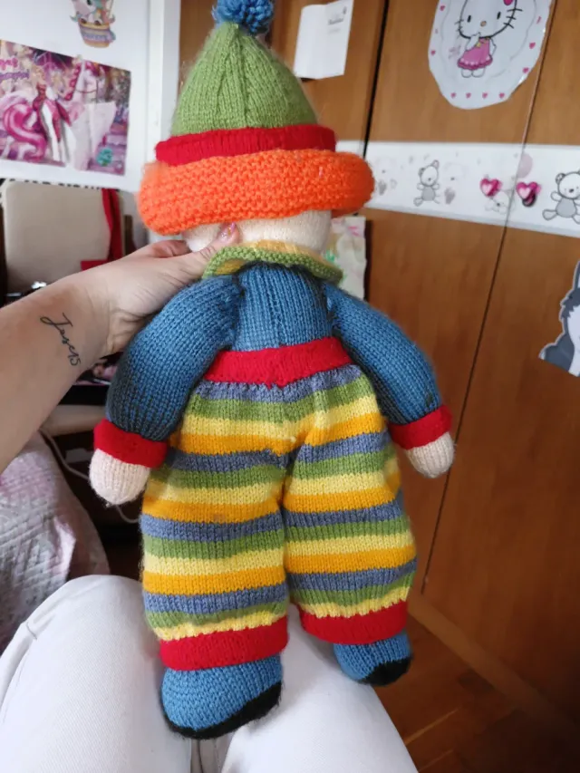 Pagliaccio di lana fatto a mano