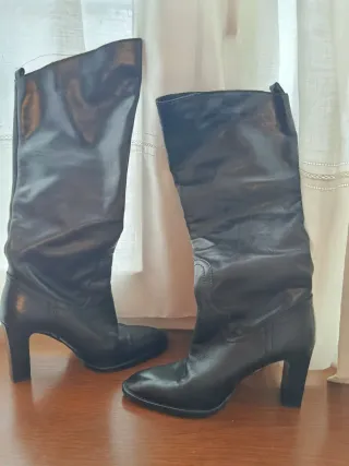 Botas de piel negras