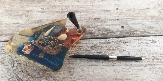 Agata con bolígrafo antiguo