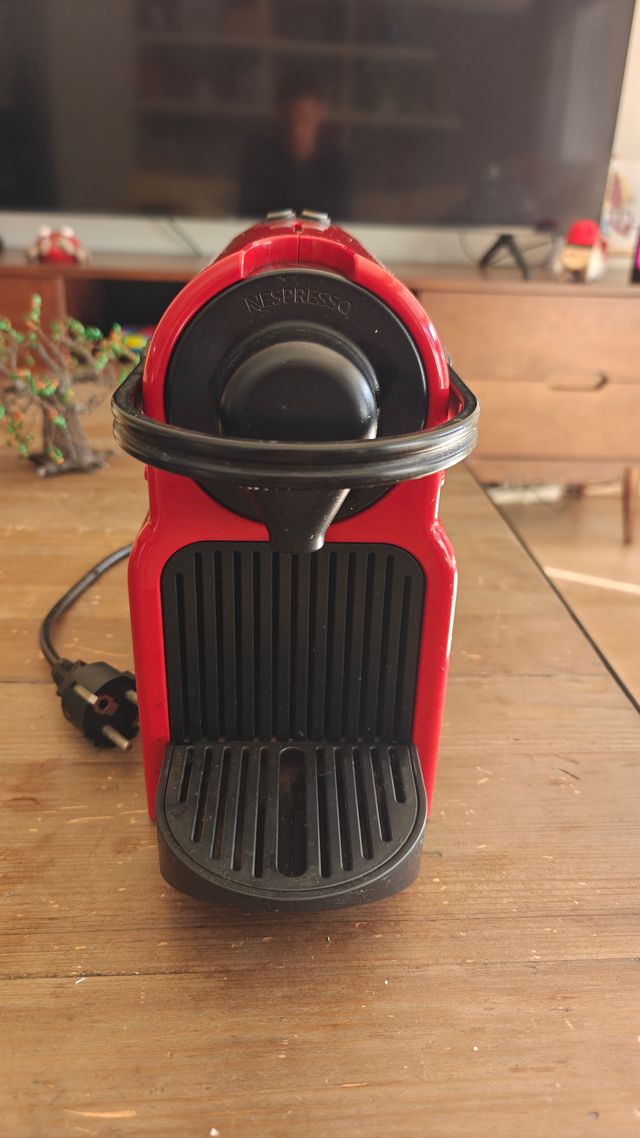 Cafetera Nespresso Inissia Roja