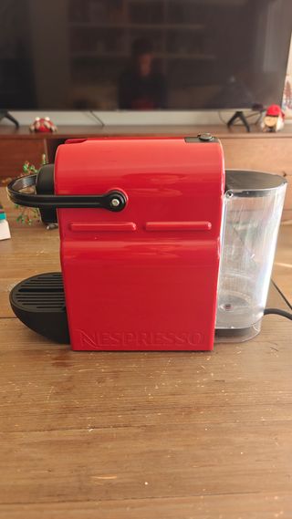 Cafetera Nespresso Inissia Roja
