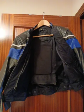 Chaqueta Moto Cuero Negra y Azul chica