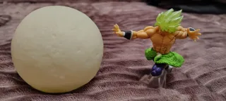 Super Broly Dragon Ball con luz