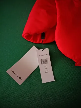 Gorro Lacoste auténtico rojo,tiene plástico Ideal
