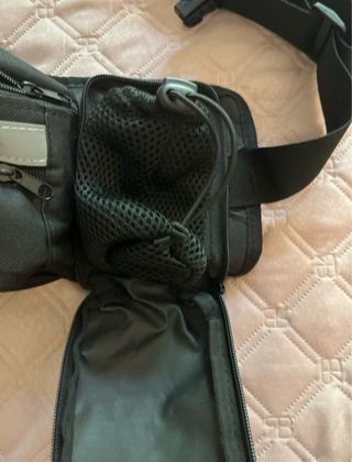 Marsupio nero con cinturino regolabile