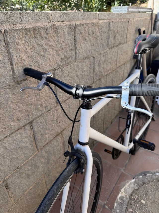 Bicicleta Fixie BTWIN 26 Buen Estado. sillín Argo.