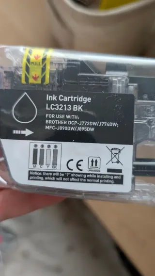 Dos Tóner Brother QLNC3213M Magenta y Negro