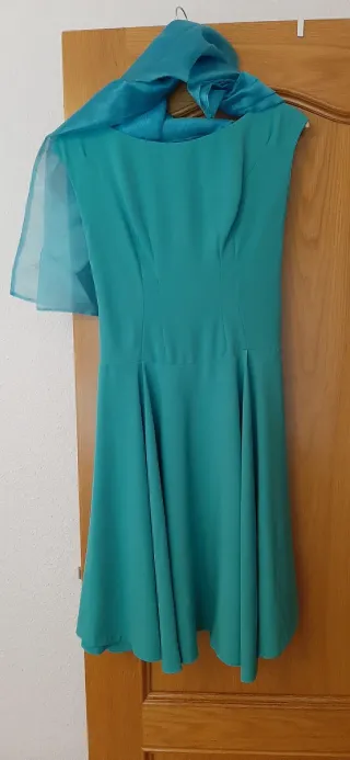 Vestido fiesta con chal