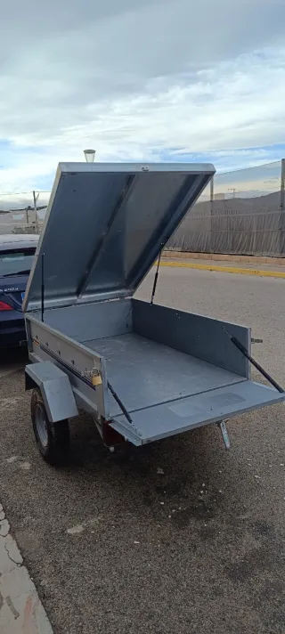 Remolque con tapa