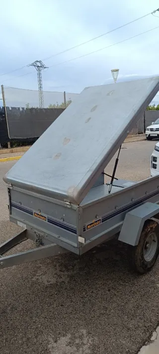 Remolque con tapa