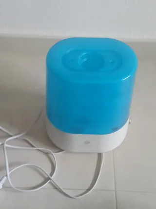 Humidificador azul y blanco