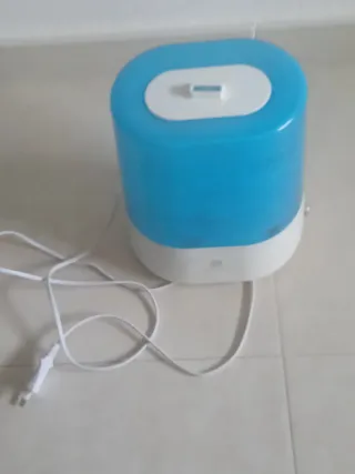 Humidificador azul y blanco