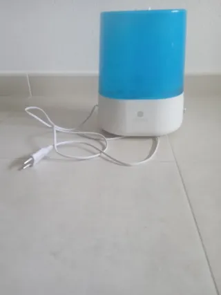 Humidificador azul y blanco