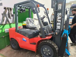 Carretilla elevadora 3 Toneladas 4m Sin Usar