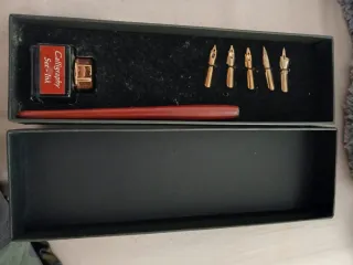 Set de caligrafía con plumas