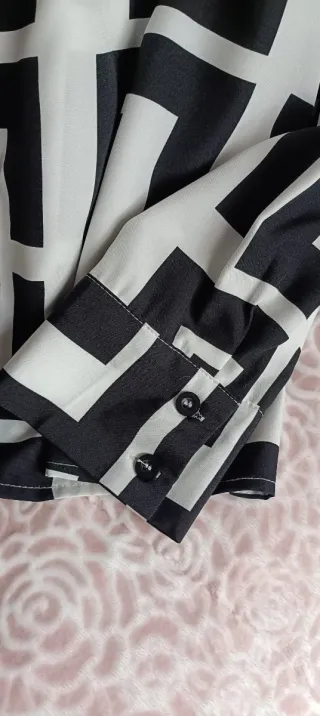 Blusa estampada blanco y negro